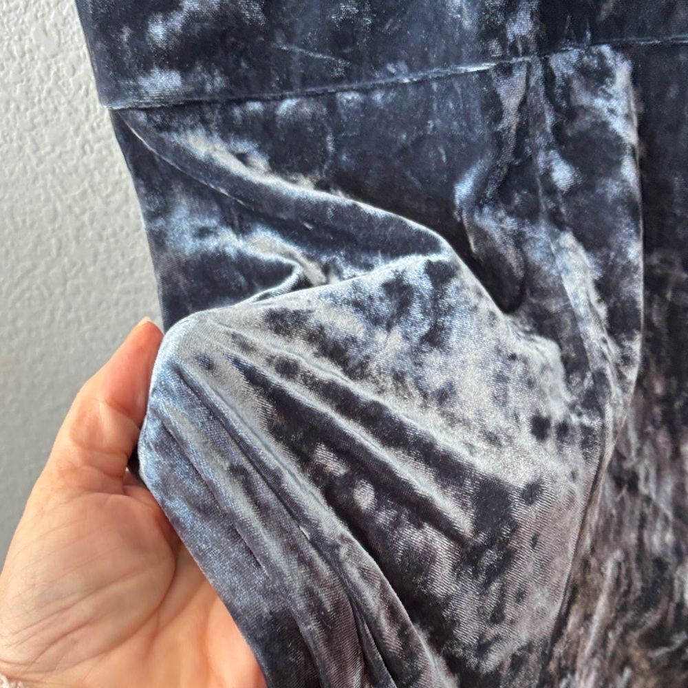 Forever 21 blue, crushed velvet sleeveless pantsuit - Picture 5 of 5